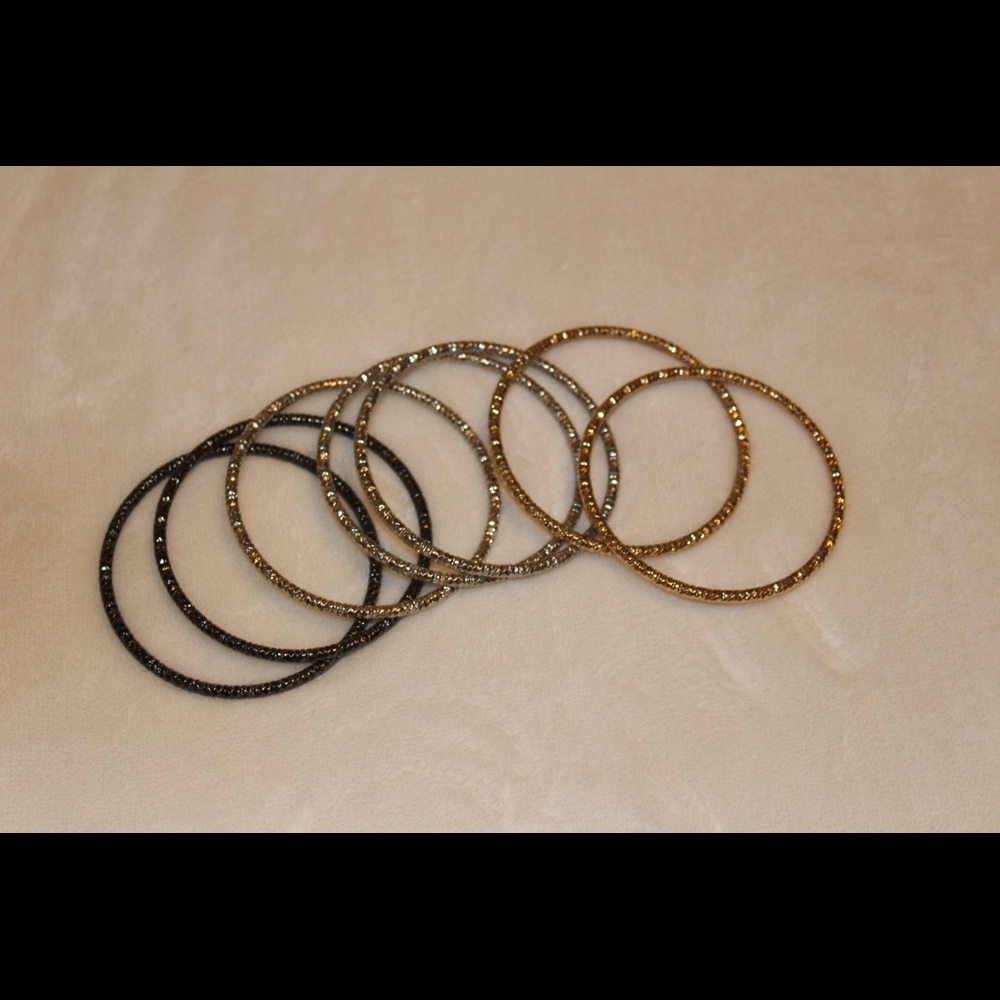 Bracelets - Picture 2 of 4